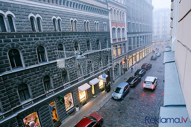 Jaunceltne, labiekārtots apzaļumots pagalms, iežogota teritorija ar metāla sētu, vieta Rīga - foto 4