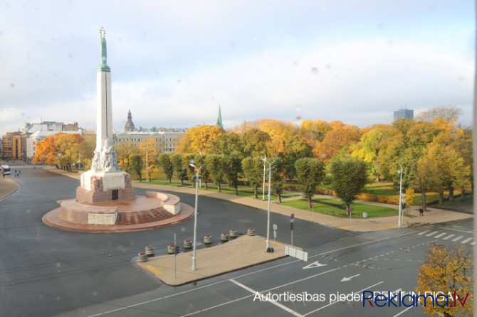 Augstas kvalitātes namīpašums Brīvības ielas un Raiņa Bulvāra stūrī.   + Ēka teicamā Rīga - foto 2