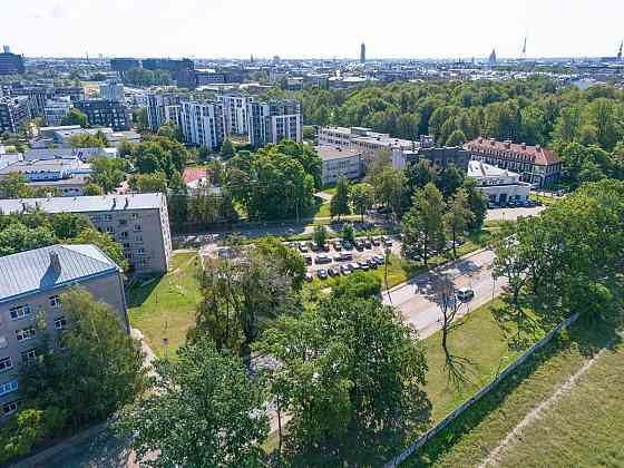 Pārdod apbūves zemes gabalu izcilā lokācijā.
Blakus Rīgas vienam no labākajiem parkiem un netālu no  Rīga