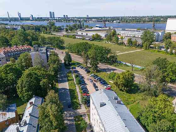 Pārdod apbūves zemes gabalu izcilā lokācijā.
Blakus Rīgas vienam no labākajiem parkiem un netālu no  Rīga