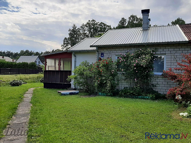 Pārdod dvīņumājas daļu. Māja ar visām ērtībām; apdzīvojama visu gadu. 
Īpašums Saulkrasti - foto 1