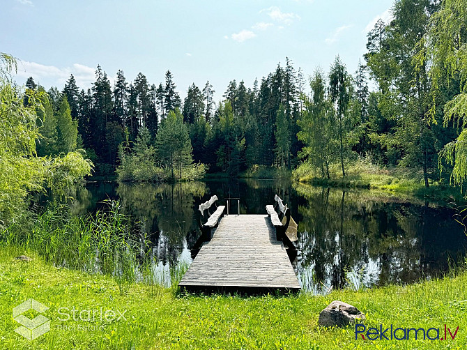 Pārdod 3-stāvu guļbaļķu savrupmāju ar 1.32 ha zemes gabalu un privātu ezeru Amatciemā. Cēsis un Cēsu novads - foto 19