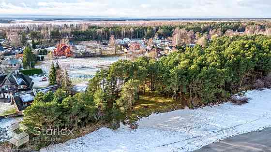 Голубые морские волны шумят всего в 50 метрах, создавая непревзойденную атмосферу Jūrmala