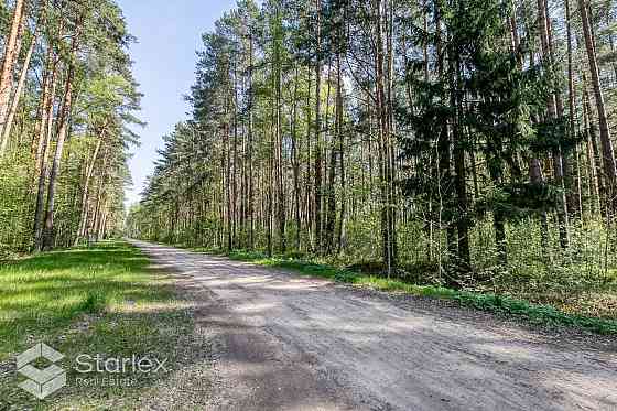 Pārdod zemes gabalu ar platību 9081 m2 Valteros, Jūrmalā. Zemes gabals ir ar skaistu mežu, ko apbūvē Jūrmala