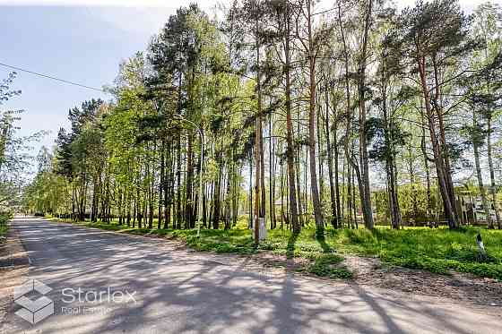 Pārdod zemes gabalu ar platību 2737 m2 Rūpniecības ielā 8, Kauguros. Centrāla atrašanās vieta Kaugur Jūrmala