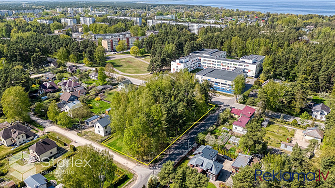 Pārdod zemes gabalu ar platību 2737 m2 Rūpniecības ielā 8, Kauguros. Centrāla atrašanās Jūrmala - foto 1