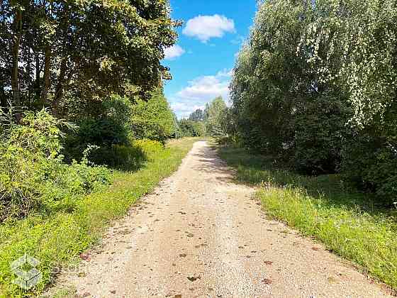 Pārdod 2161 m2 zemes gabalu Bišumuižā, Gulbju ielā. Zemes gabals ir izvietots blakus Jāņa Čakstes ga Rīga