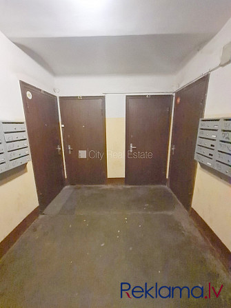 Fasādes māja, ieeja no ielas, logi vērsti uz pagalma pusi, istaba izolēta 20 m2, virtuve, Rīga - foto 12