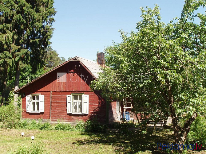 Dakstiņu jumta segums, fasāde ar koka apdari, iežogota teritorija, malkas apkure, iespēja Rīgas rajons - foto 4