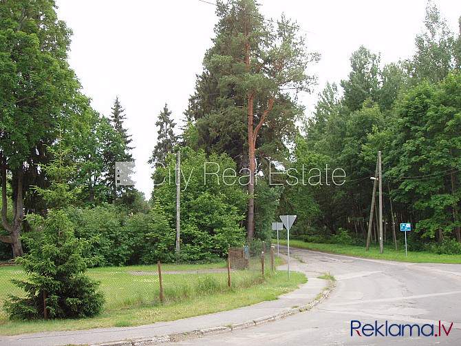 Dakstiņu jumta segums, fasāde ar koka apdari, iežogota teritorija, malkas apkure, iespēja Rīgas rajons - foto 20