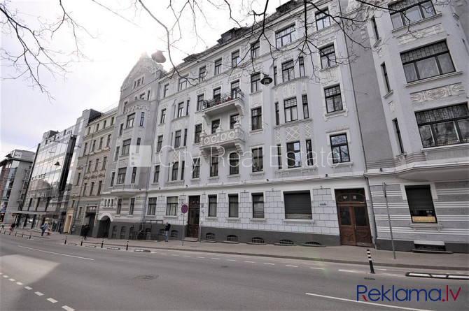 Fasādes māja, renovēta māja, ieeja no ielas, ir lifts, kāpņu telpa pēc kosmētiskā remonta, Rīga - foto 15