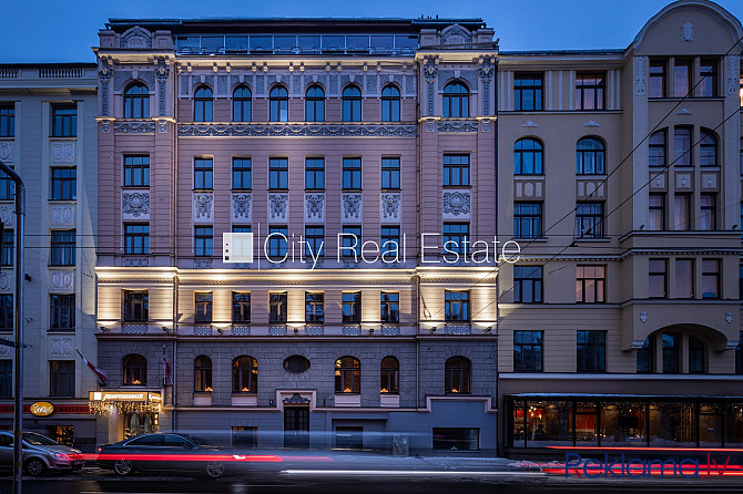 Pagalma ēka, renovēta māja, ieeja no ielas un pagalma, ir lifts, kāpņu telpa pēc kapitālā Rīga - foto 16