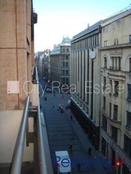 Fasādes māja, renovēta māja, labiekārtota apzaļumota teritorija, bruģēts piebraucamais Rīga - foto 7