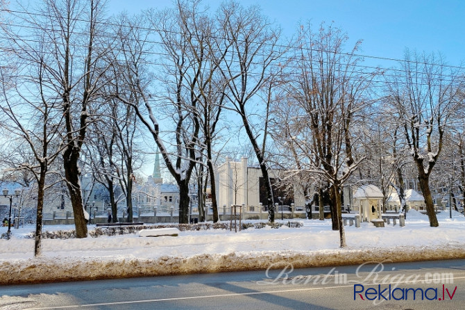 Plašas reprezentablas telpas ar logiem uz parku, augstajā 1.stāvā. Telpas piemērotas gan Rīga - foto 10