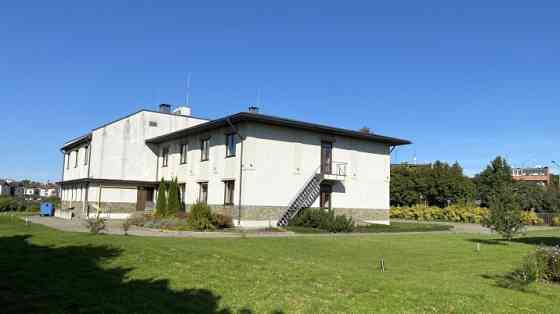 A hotel building in Rāmava, easily accessible from the A7 highway.  + 16 rooms, of which 14 double r Ķekavas pagasts