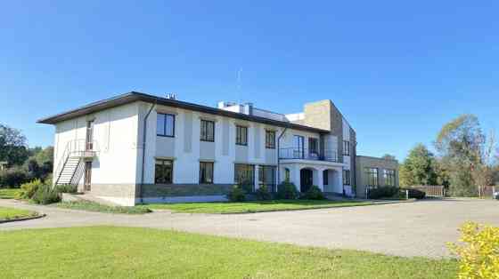 A hotel building in Rāmava, easily accessible from the A7 highway.  + 16 rooms, of which 14 double r Ķekavas pagasts