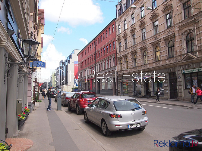 Fasādes māja, renovēta māja, objektu apsargā fiziskā apsardze, ieeja no ielas, kāpņu telpa Rīga - foto 7