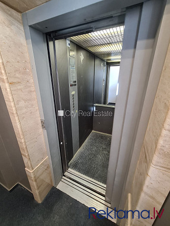 Fasādes māja, renovēta māja, slēgts pagalms, ieeja no pagalma, ir lifts, kāpņu telpa pēc Rīga - foto 19