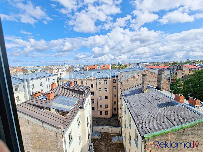 Fasādes māja, renovēta māja, slēgts pagalms, ieeja no ielas, mansards, ir lifts, kāpņu telpa Rīga - foto 8