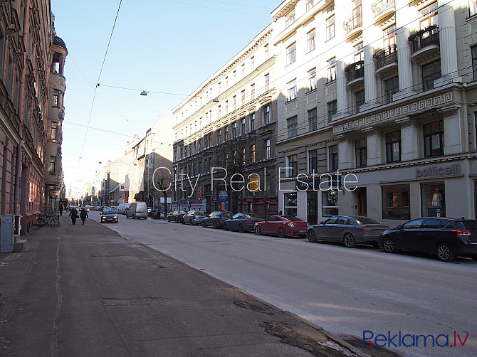 Fasādes māja, renovēta māja, vieta automašīnai, divi balkoni, logi vērsti mājas abās Rīga - foto 19