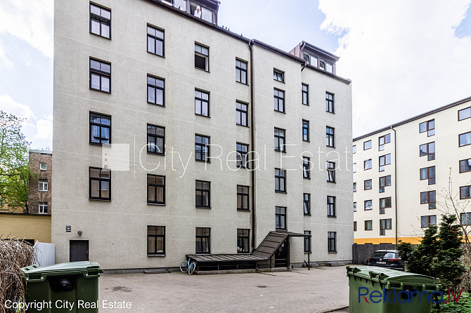 Pagalma ēka, slēgts pagalms, vieta automašīnai, ieeja no pagalma, mansards, ir lifts, plašs Rīgas rajons - foto 16