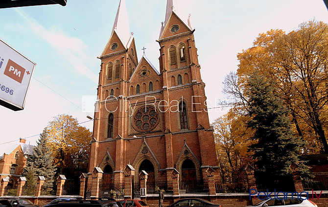 Pagalma ēka, bruģēts piebraucamais ceļš, slēgts pagalms, ieeja no pagalma, mansards, ir Rīga - foto 8