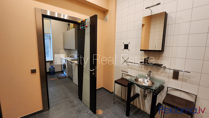 Fasādes māja, renovēta māja, ieeja no ielas, luksuss apartamenti , ir lifts, kāpņu telpa pēc Rīga - foto 11