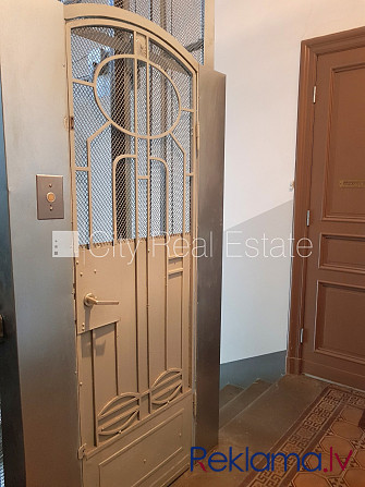 Fasādes māja, renovēta māja, ieeja no ielas, luksuss apartamenti , ir lifts, kāpņu telpa pēc Rīga - foto 15