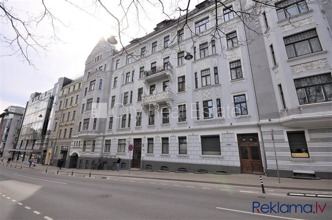 Fasādes māja, renovēta māja, ieeja no ielas, ir lifts, kāpņu telpa pēc kosmētiskā remonta, Rīga - foto 12