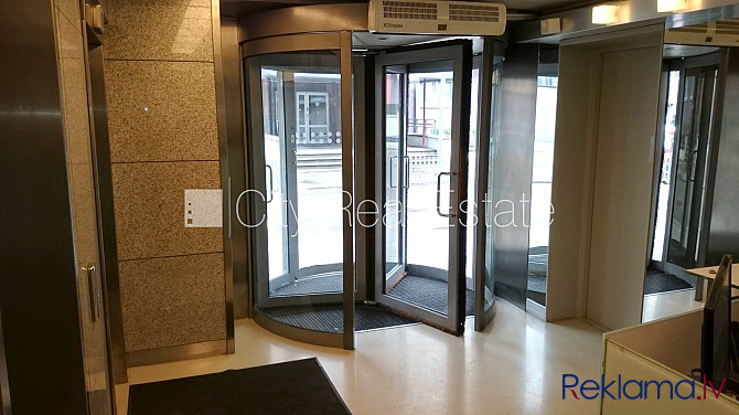 Fasādes māja, renovēta māja, ieeja no ielas, ir lifts, kāpņu telpa pēc kosmētiskā remonta, Rīga - foto 14