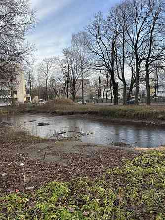 Pārtdod apbūves zemi daudzdzīvokļu nama būvei.
Saskaņots projekts ar aktuālu b/atļauju 6-stāvu apbūv Rīga