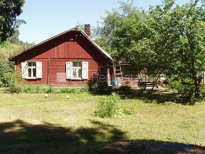 Dakstiņu jumta segums, fasāde ar koka apdari, iežogota teritorija, malkas apkure, iespēja Rīgas rajons - foto 2