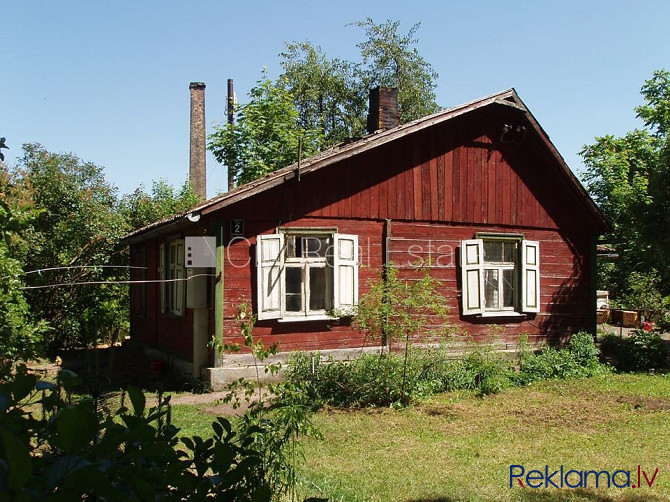 Покрытие крыши из черепицы, фасад с деревянной отделкой, территория обнесена Рижский район - изображение 3