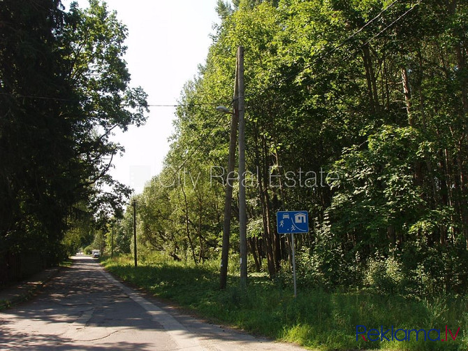 Dakstiņu jumta segums, fasāde ar koka apdari, iežogota teritorija, malkas apkure, iespēja Rīgas rajons - foto 14