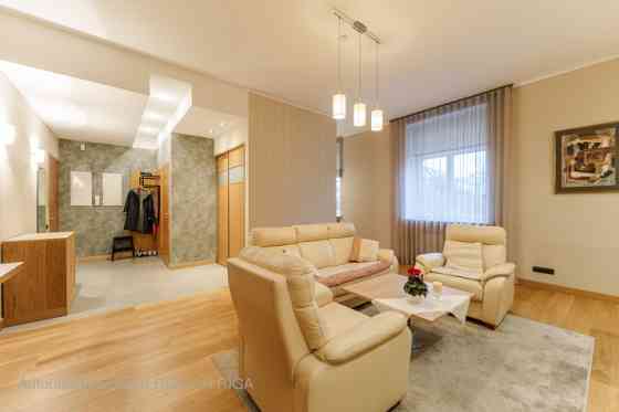 Spacious, fully furnished 2-room apartment in the Quiet Center.  Located on the 4th floor of a renov Rīga