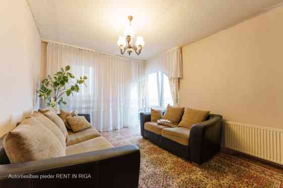 For sale a 3-room apartment on the 14th floor of a 16-story high-rise building. Two rooms have corne Рига