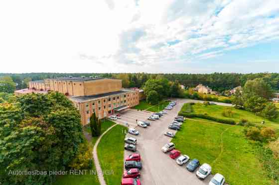 Iznomā biroja telpas Šmerlī, "Rīgas kinostudija" ēkā, 2. stāvā. Platība sastāv no divām telpām. Kopl Рига