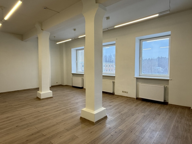 Iznomā biroja telpas Šmerlī, "Rīgas kinostudija" ēkā, 3. stāvā. Platība sastāv no vienas telpas. Kop Рига - изображение 10