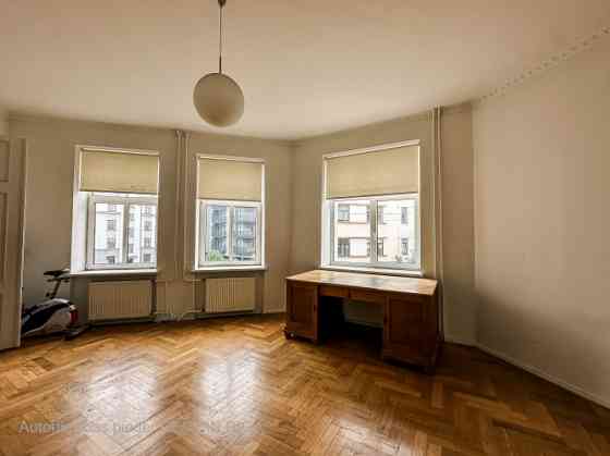 Spacious 2-room apartment in Riga's quiet center. Located at the corner of Dzirnavu and Ganu streets Рига