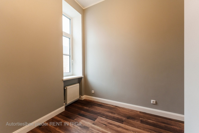 Iegādei pieejams trīs istabu dzīvoklis renovēta ēka pašā Rīgas centrā.  Šī ir lieliska Rīga - foto 13