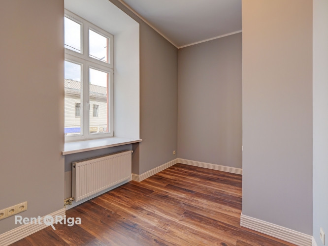 Iegādei pieejams studio tipa dzīvoklis renovēta ēka pašā Rīgas centrā.  Šī ir lieliska Rīga - foto 11