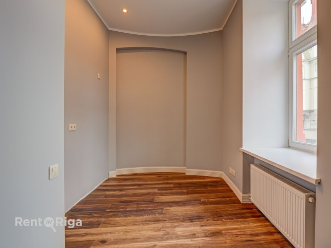 Iegādei pieejams studio tipa dzīvoklis renovēta ēka pašā Rīgas centrā.  Šī ir lieliska Rīga - foto 10