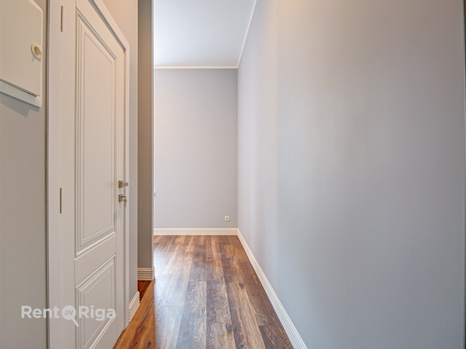 Iegādei pieejams studio tipa dzīvoklis renovēta ēka pašā Rīgas centrā.  Šī ir lieliska Rīga - foto 13