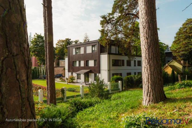 Jūras šalkoņa, vēja skaņas caur priedēm, jūras gaiss rada miera oāzi - vietu, kur laiks Jūrmala - foto 1