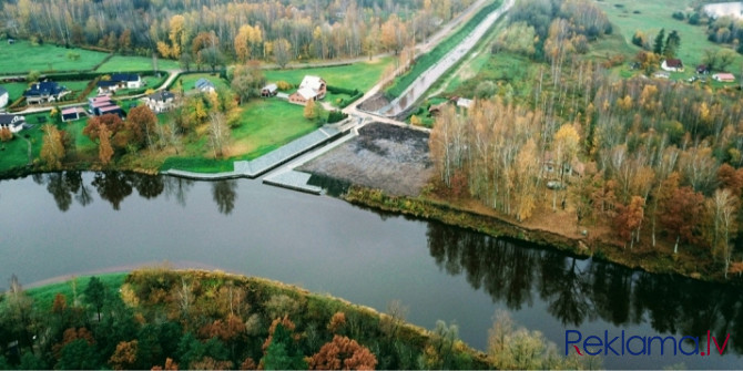 Apbūves gabals ainaviskā vietā blakus Gaujas upei ar savu individuālu kanālu, kurš ietek Ādažu novads - foto 6