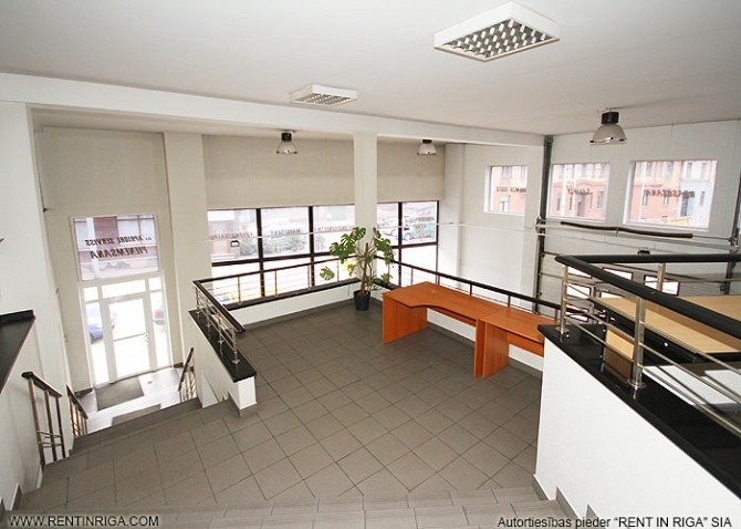 Tirdzniecības- noliktavas ēka Centrā.  + Zemes platība 1420 m2 (īpašumā); + Ēkas kopējā Rīga - foto 12