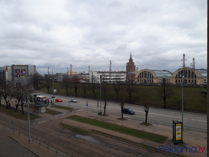 Tiek piedavāts dzīvoklis jaunā projektā Vecrīgā.  Viesistaba apvienota ar virtuves zonu, Rīga - foto 9