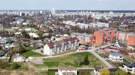 Zeme ar izsniegtu būvatļauju un projektu Dārzciemā.   Pārdošanas cena ir norādīta bez PVN.  Klusa un Rīga