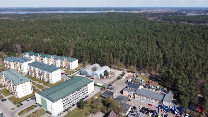 Zeme pie meža Rīgas pilsētā. Tiešā tuvumā pārtikas veikals Rimi, daudzdzīvokļu jaunie Rīga - foto 6