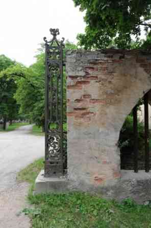 For sae is offered a real estate with a unique, historical value - Lestene Manor. Lestene is located Тукумс и Тукумский край